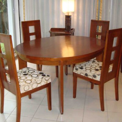 Meja Makan 4 Kursi Jati Oval Terbaru