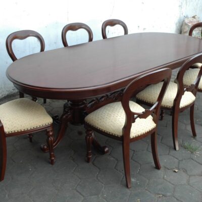 Meja Makan Oval 8 Kursi Elegan Jati