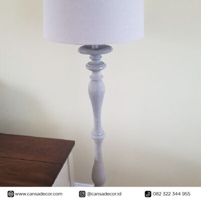 Lampu Lantai Pilar Putih Antik Minimalis Murah kayu jati