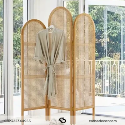 sekat ruangan dari kayu jati,