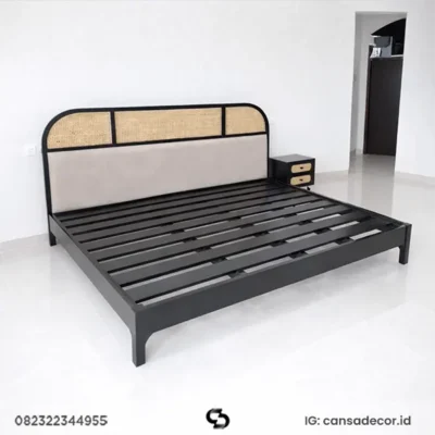 tempat tidur jati jepara kombinasi rotan Duco Hitam