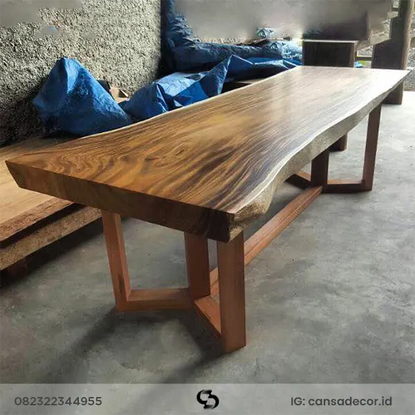 Meja trembesi modern minimalis dengan kaki besi industrial
