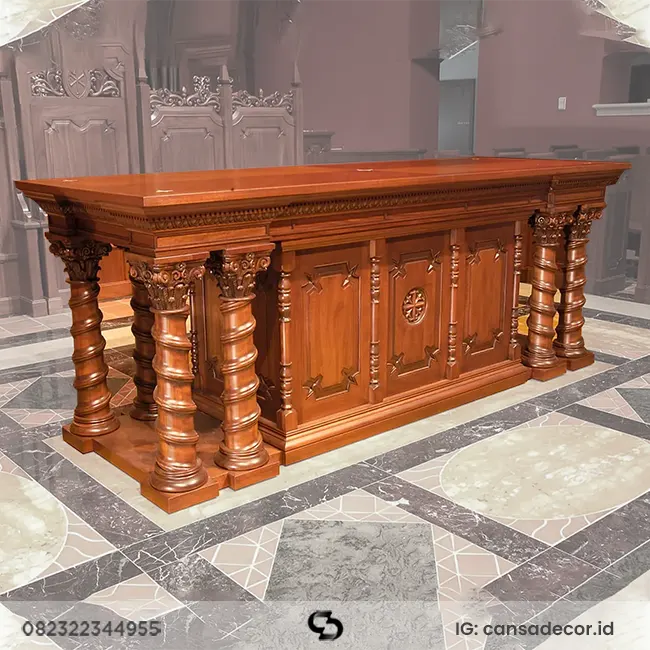 Meja Altar Utama Paroki Ukiran Pilar Meja altar gereja katolik spesifikasi mewah dengan detail pilar bubut melingkar (spiral) di bagian sudut samping, jati tangan pertama.